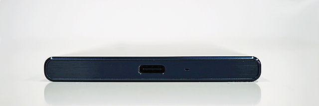 グローバルモデル「Xperia XZ Dual F8332」の外観ファーストインプレ 
